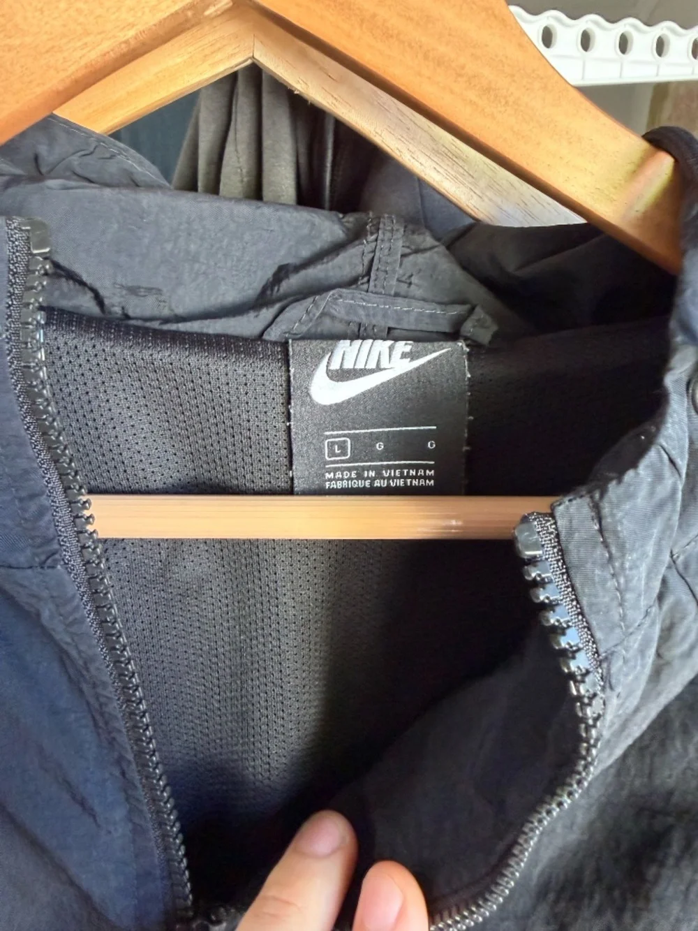NIKE MENS ZIP WINDBREAKER (SIZE L)